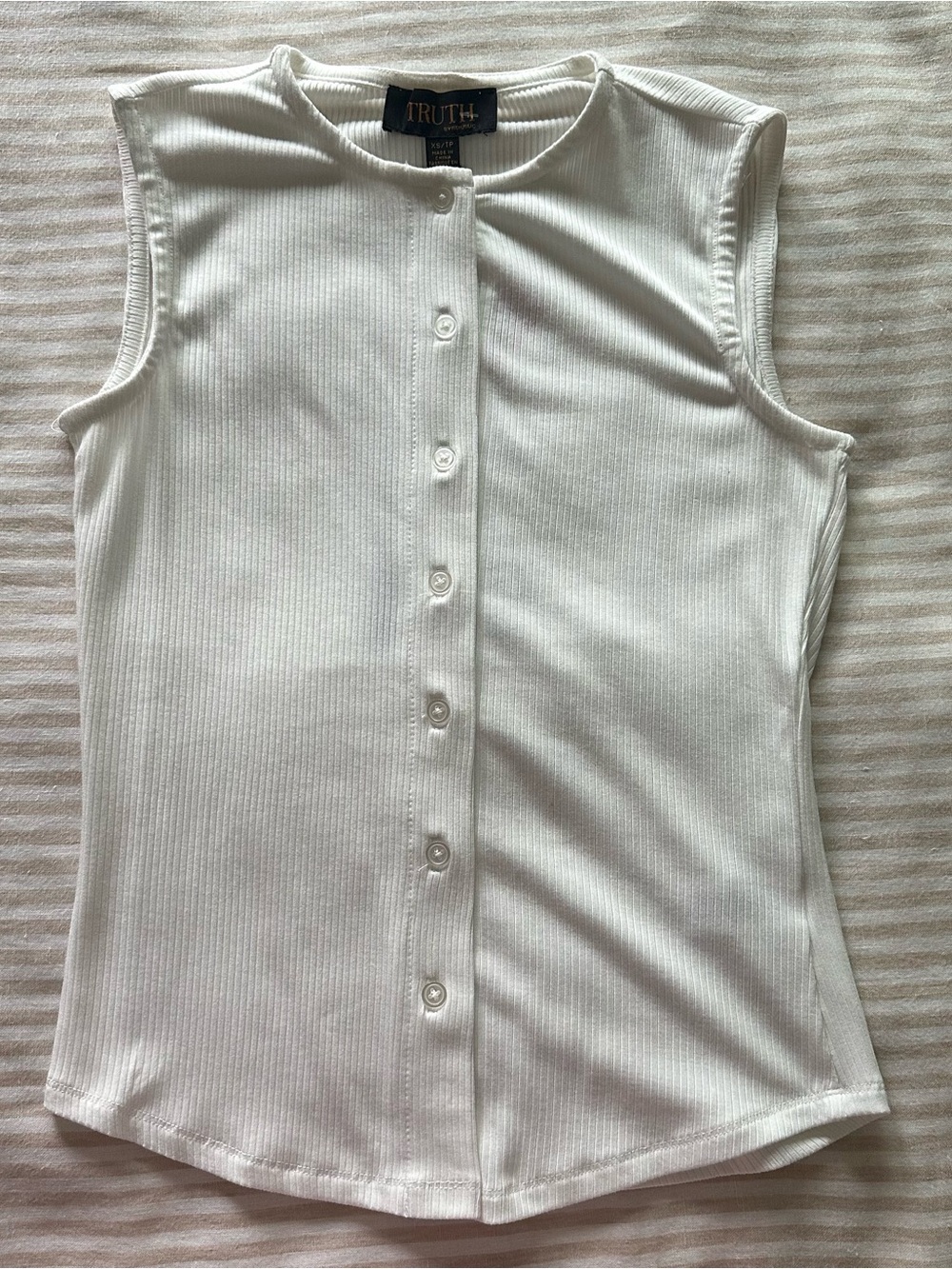 truth white large rob modal tank w button front / size xs